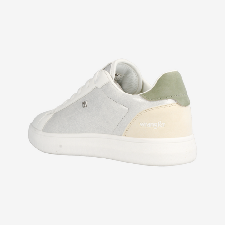 Multicolor sneaker with 'Stradivarius' branding on a white background